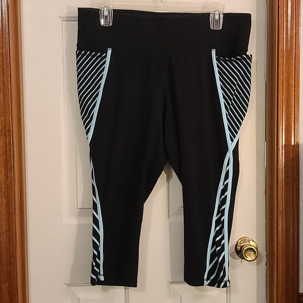 Living capri active wear pants w/pockets. 22/24